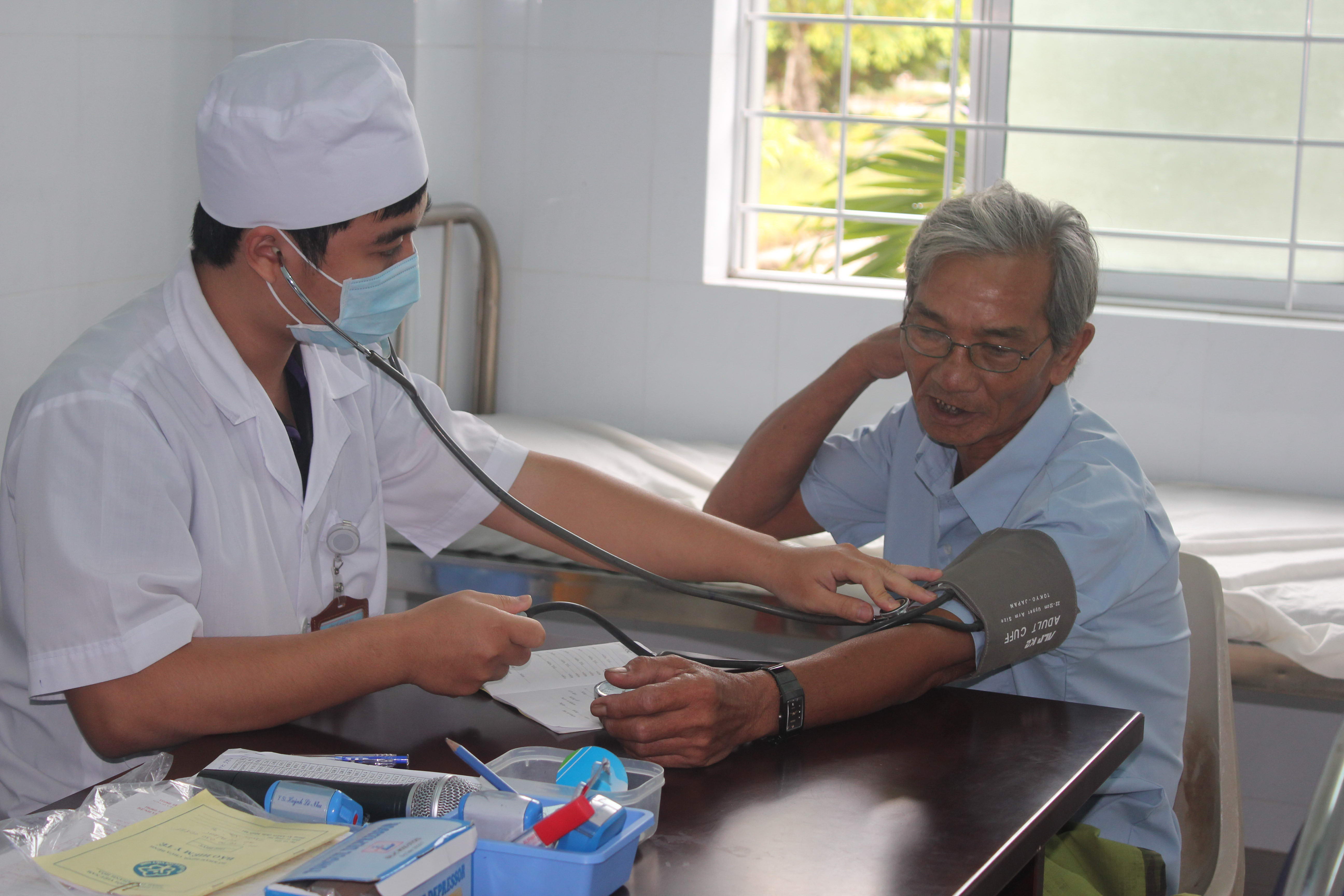 Hoàn thiện hướng dẫn khám sàng lọc bệnh không lây nhiễm: Tăng cường phát hiện sớm tại cộng đồng